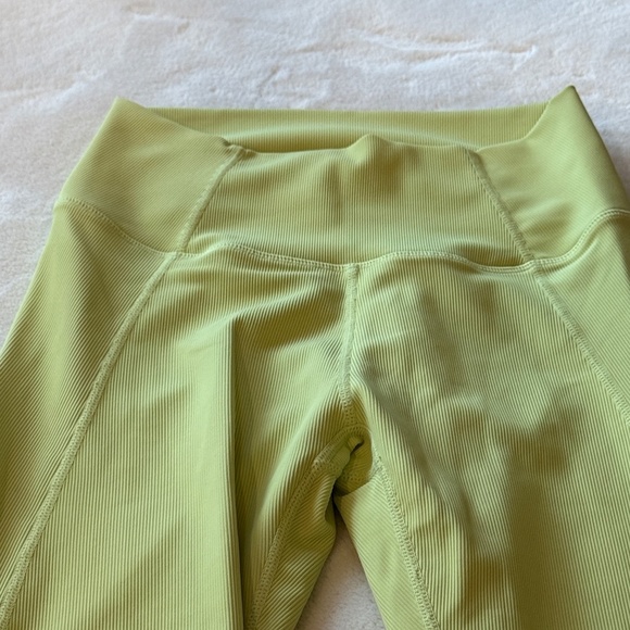 Wilo The Label Lime Green Ruched Bottom Capri Leggings 45348 - Picture 3 of 10